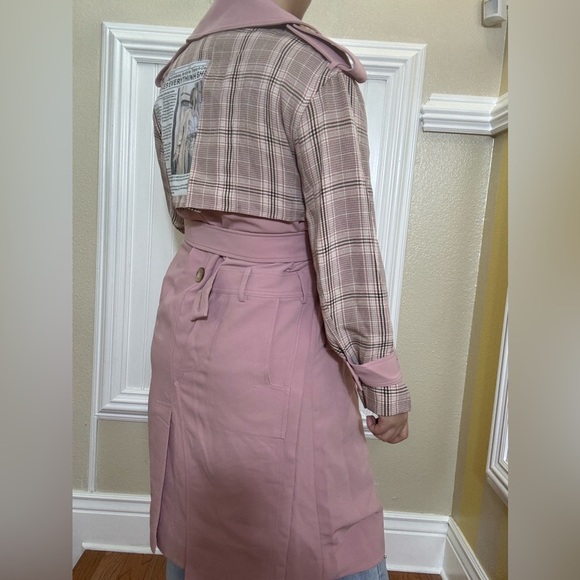 Chic Pink Trench Coat with Plaid Sleeves - Picture 9 of 12